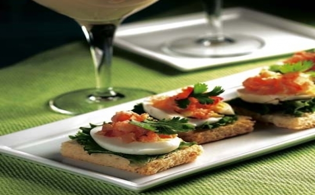 Camarones en canapé con pepitas de oro